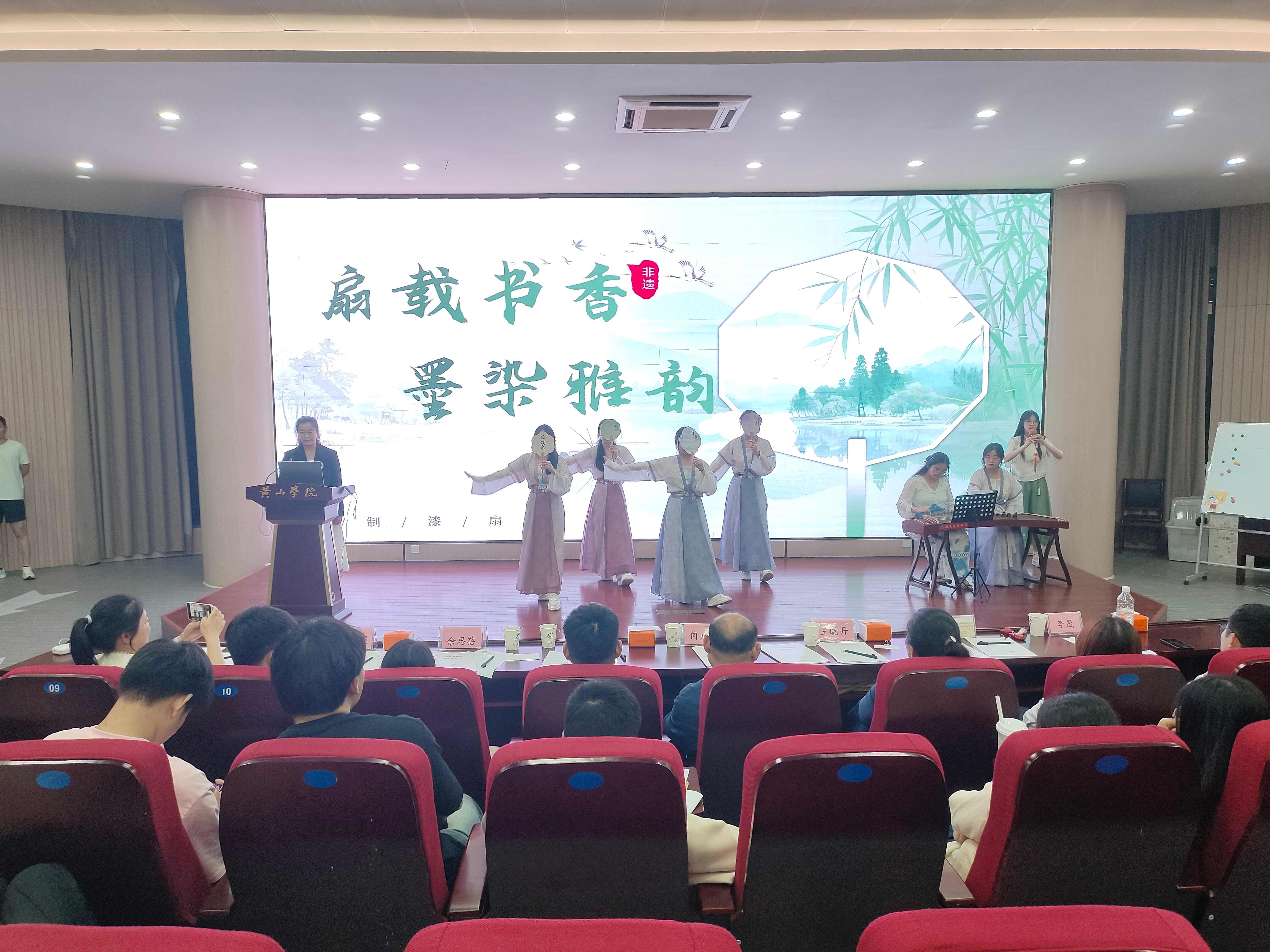书香馥郁满校园 安全护航伴成长...