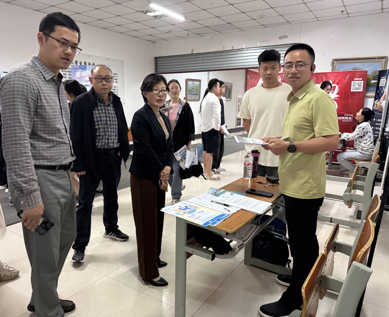 奋力冲刺抓就业  我校举办20...